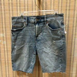 Gap 9” Bermuda Denim Shorts Raw Hem Sz 6/28 -NWTS